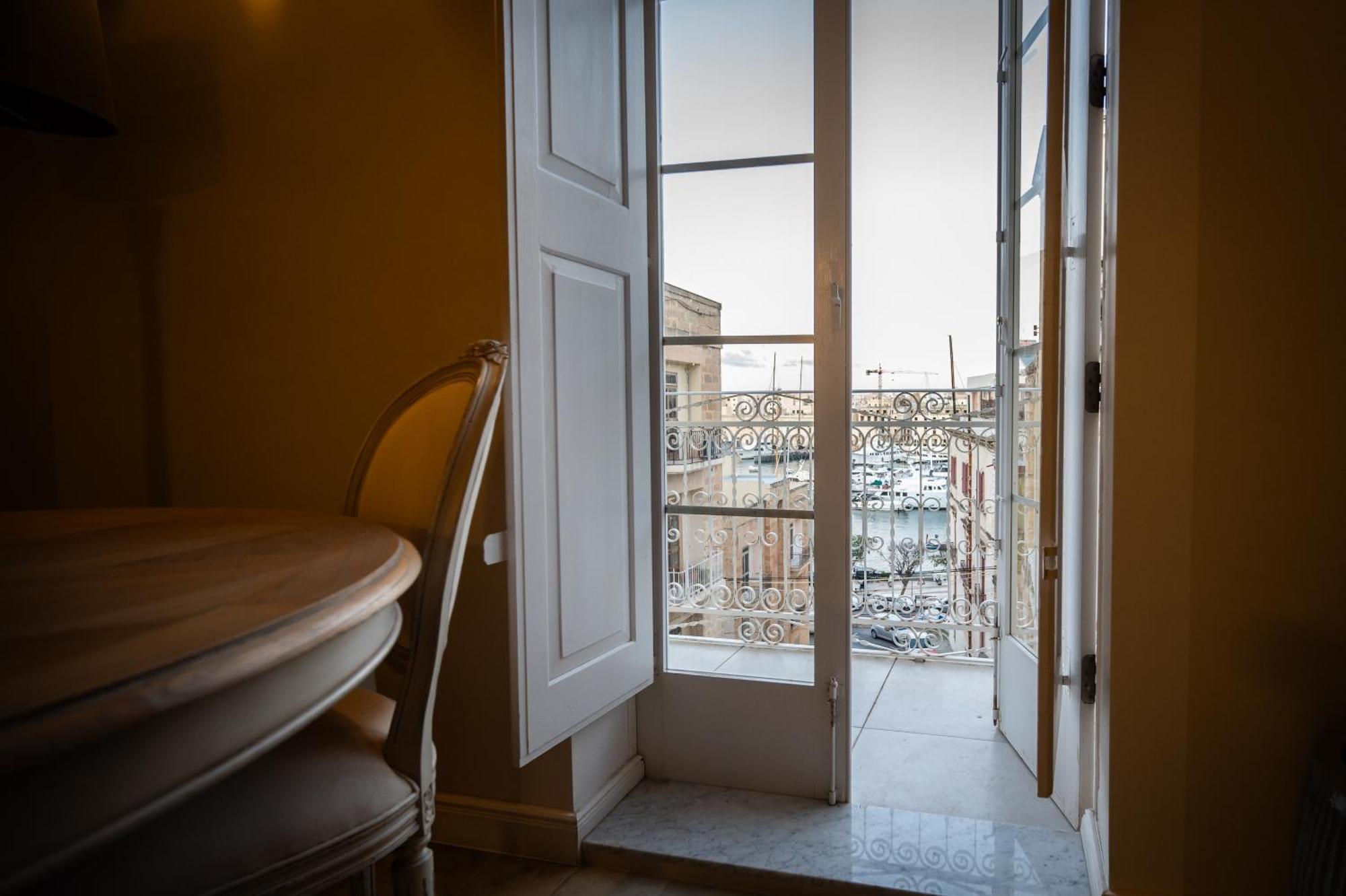 Grand Arcanum Apartment 2 - Comfortable And Elegant Сенглеа Екстериор снимка